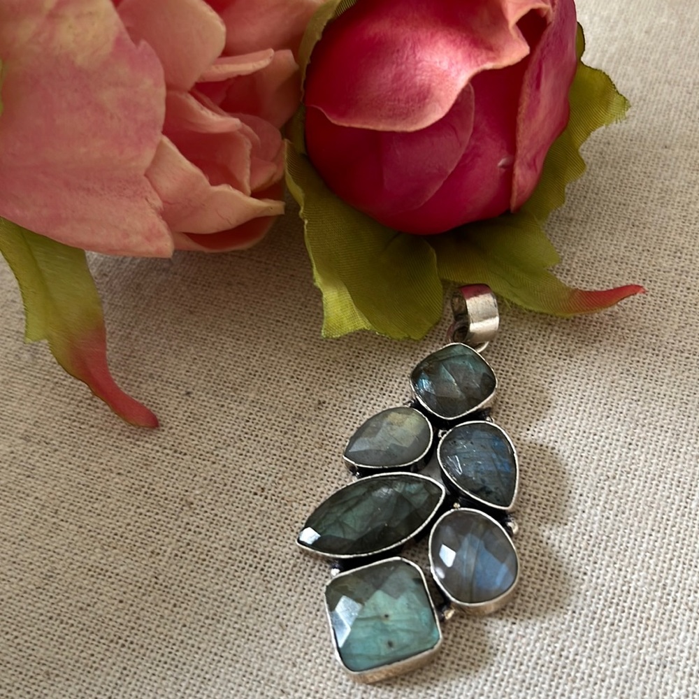 Stunning Labradorite pendant
